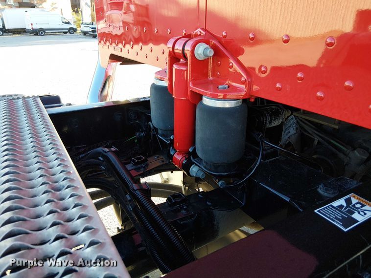 image for item DU3673 2023 Peterbilt 389 semi truck