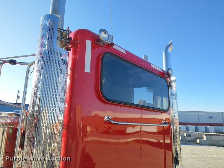 image for item DU3673 2023 Peterbilt 389 semi truck