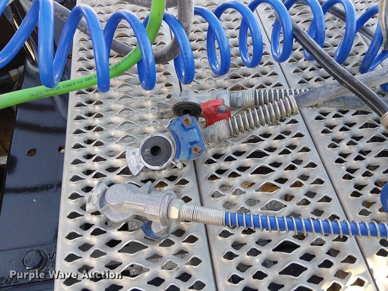 image for item DU3673 2023 Peterbilt 389 semi truck