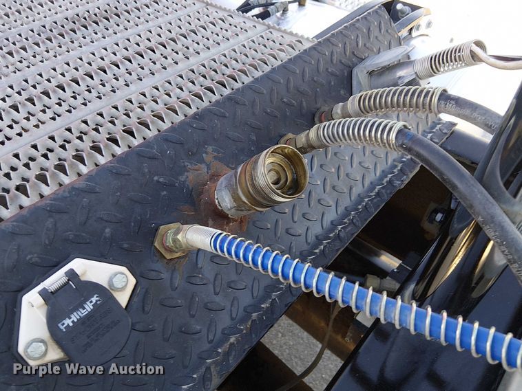 image for item DU3673 2023 Peterbilt 389 semi truck