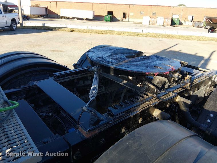 image for item DU3673 2023 Peterbilt 389 semi truck