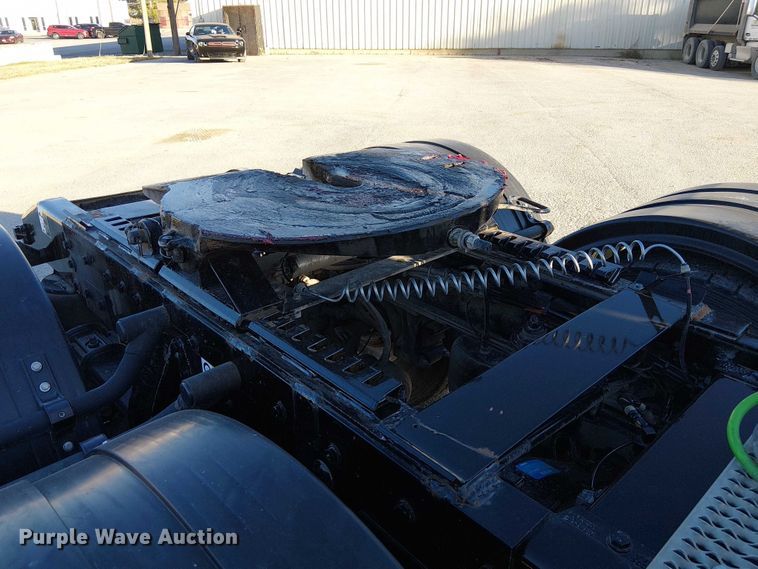 image for item DU3673 2023 Peterbilt 389 semi truck