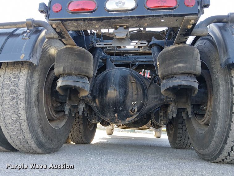 image for item DU3673 2023 Peterbilt 389 semi truck