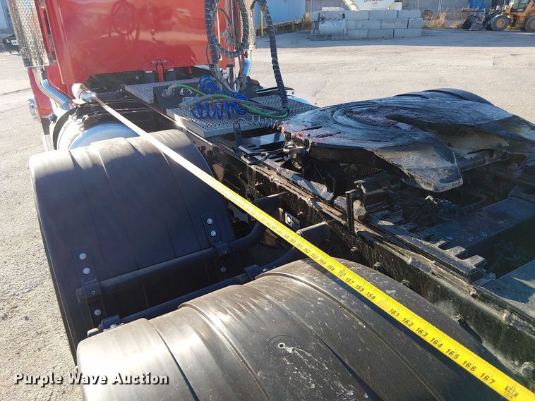 image for item DU3673 2023 Peterbilt 389 semi truck