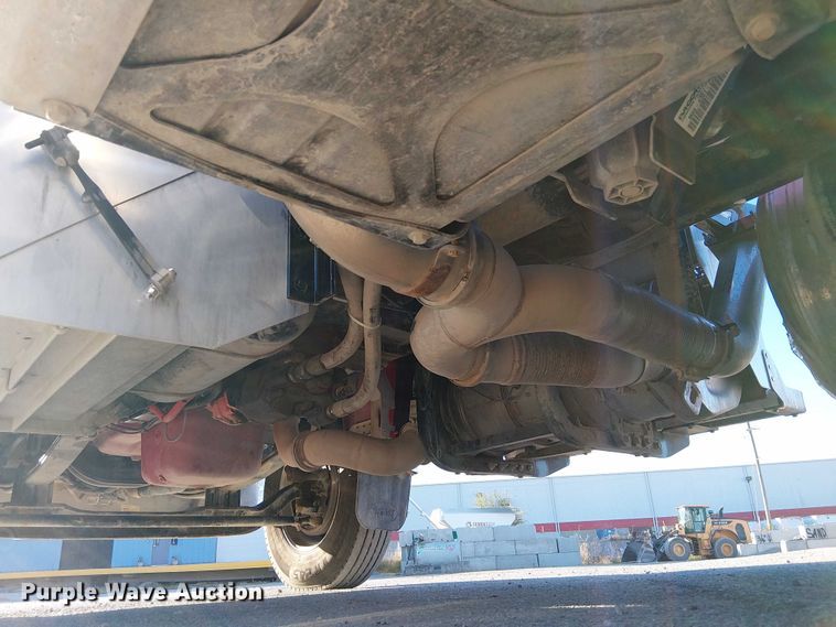 image for item DU3673 2023 Peterbilt 389 semi truck