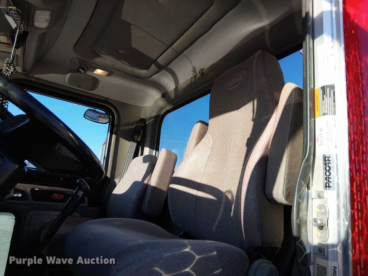 image for item DU3673 2023 Peterbilt 389 semi truck