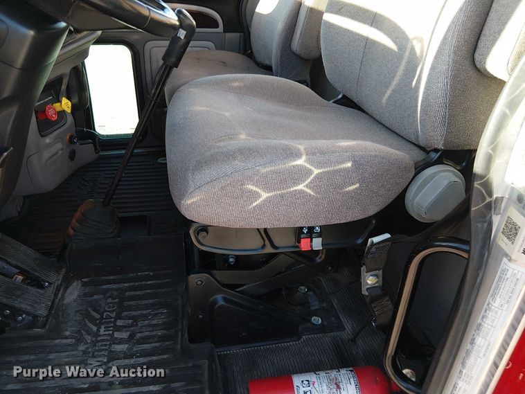 image for item DU3673 2023 Peterbilt 389 semi truck