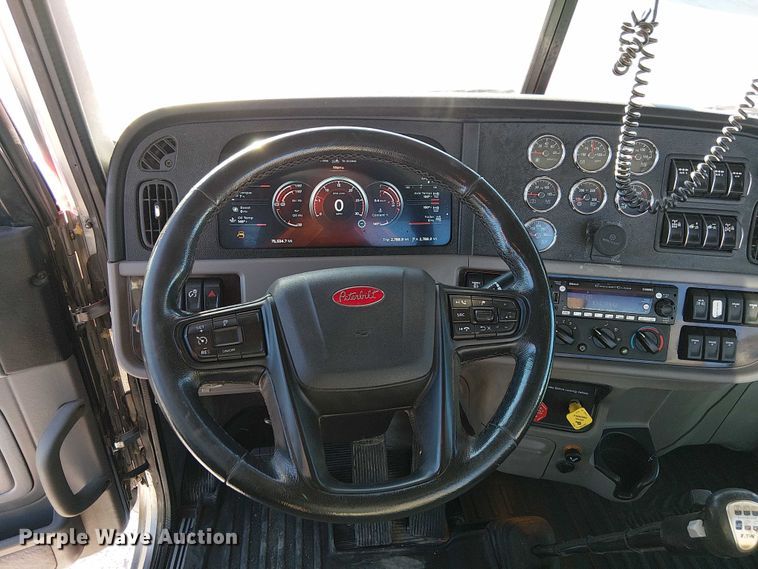 image for item DU3673 2023 Peterbilt 389 semi truck