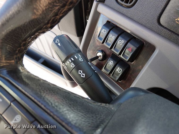 image for item DU3673 2023 Peterbilt 389 semi truck