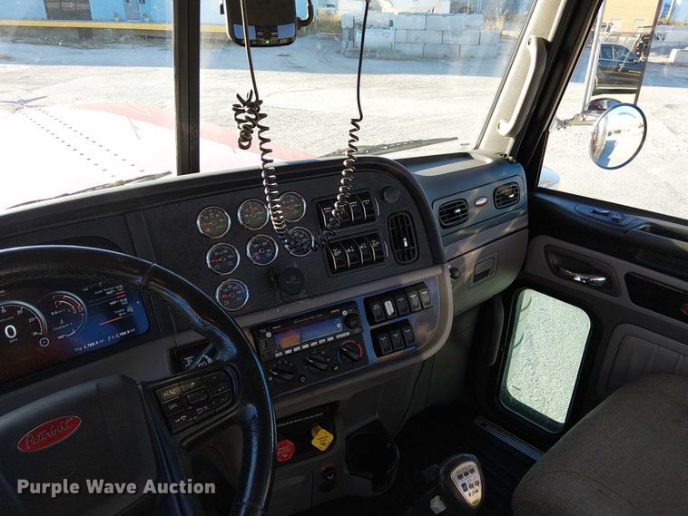 image for item DU3673 2023 Peterbilt 389 semi truck