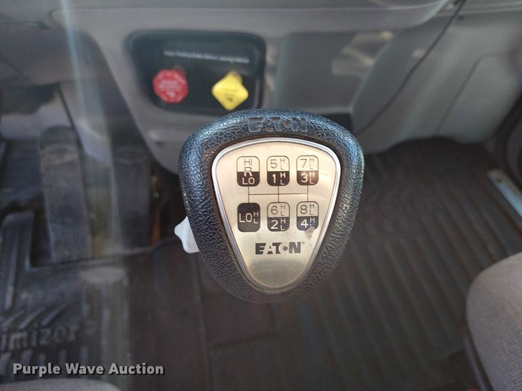 image for item DU3673 2023 Peterbilt 389 semi truck