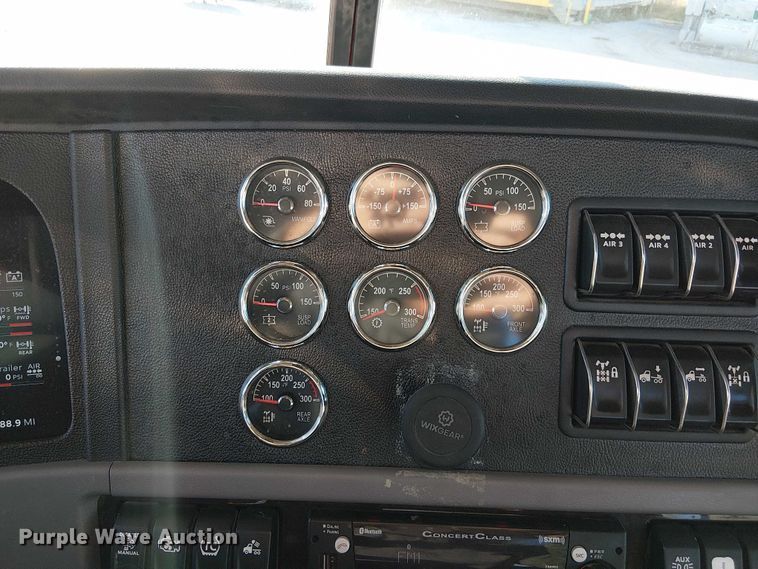 image for item DU3673 2023 Peterbilt 389 semi truck