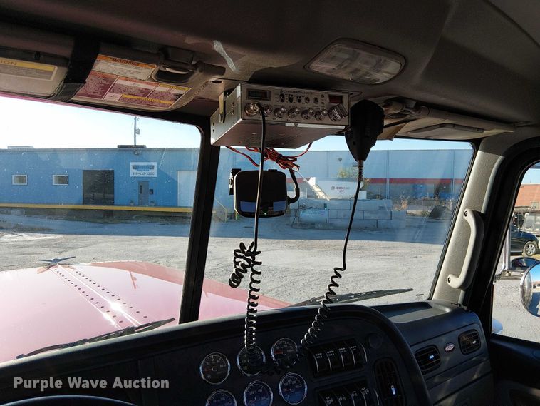 image for item DU3673 2023 Peterbilt 389 semi truck