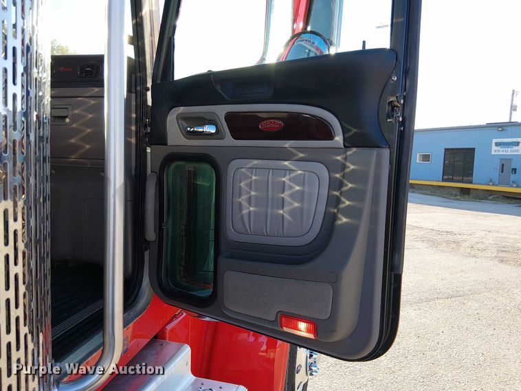 image for item DU3673 2023 Peterbilt 389 semi truck