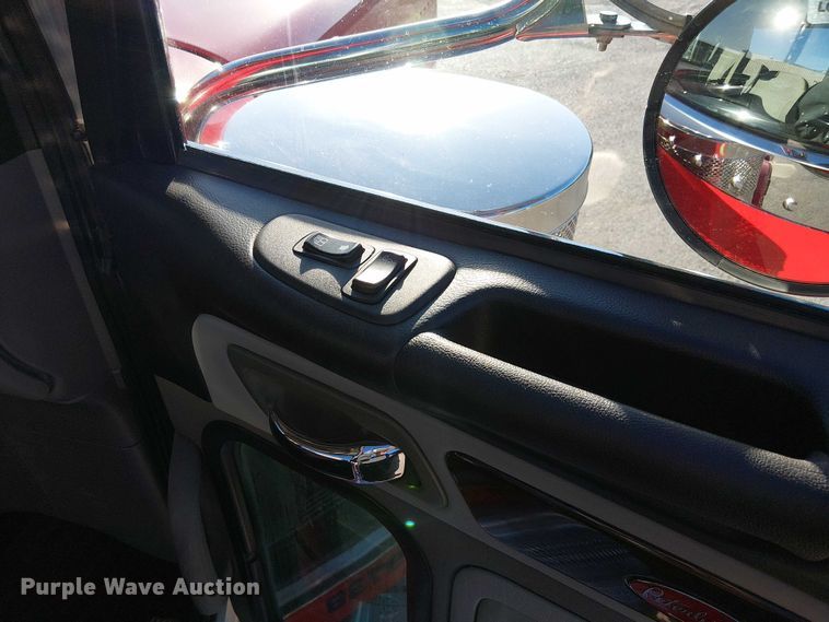 image for item DU3673 2023 Peterbilt 389 semi truck