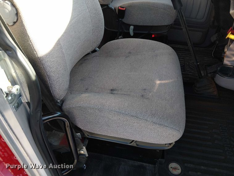 image for item DU3673 2023 Peterbilt 389 semi truck