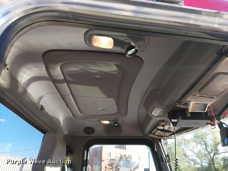 image for item DU3673 2023 Peterbilt 389 semi truck