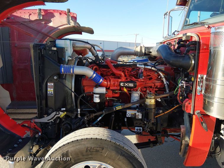 image for item DU3673 2023 Peterbilt 389 semi truck