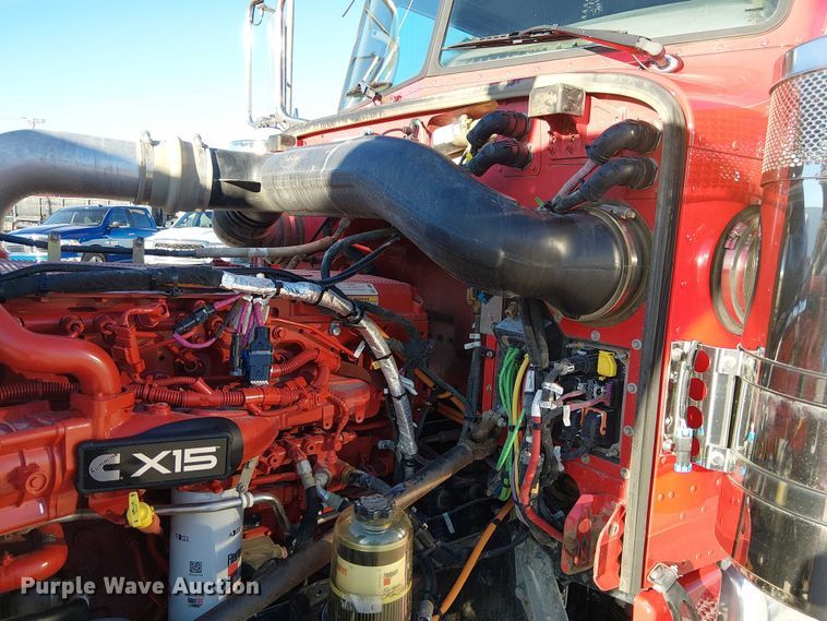 image for item DU3673 2023 Peterbilt 389 semi truck