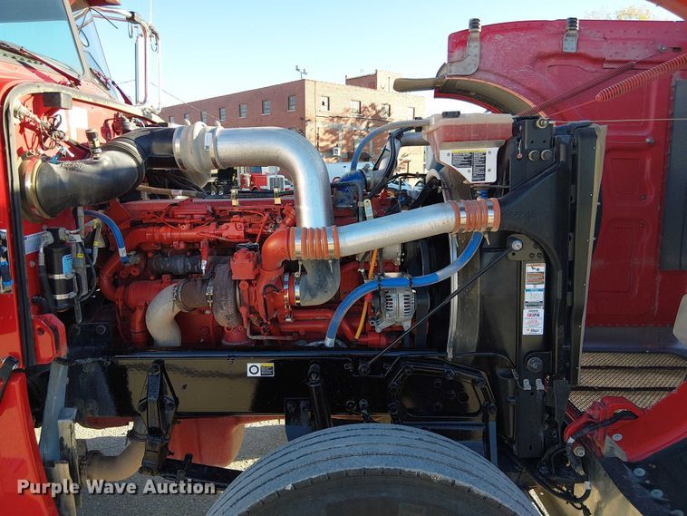 image for item DU3673 2023 Peterbilt 389 semi truck