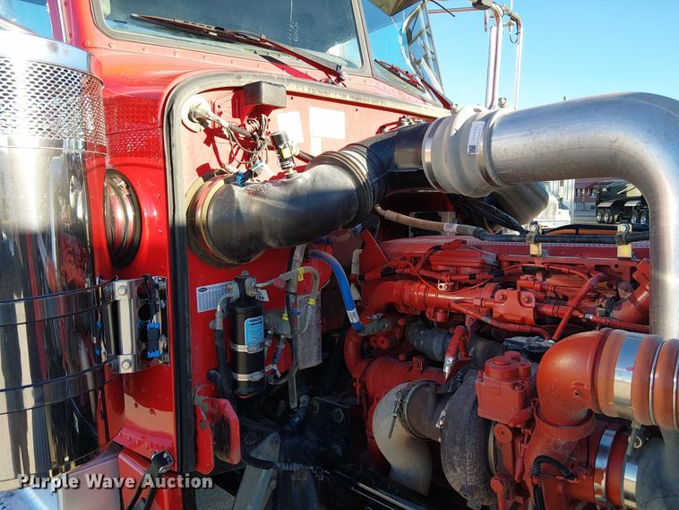 image for item DU3673 2023 Peterbilt 389 semi truck