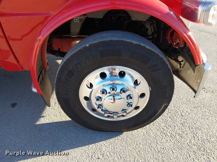 image for item DU3673 2023 Peterbilt 389 semi truck