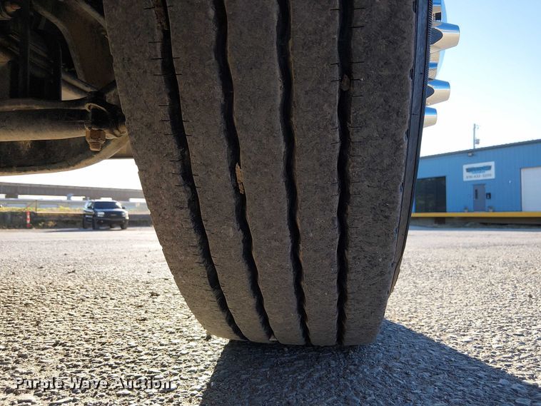 image for item DU3673 2023 Peterbilt 389 semi truck