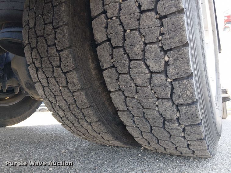 image for item DU3673 2023 Peterbilt 389 semi truck