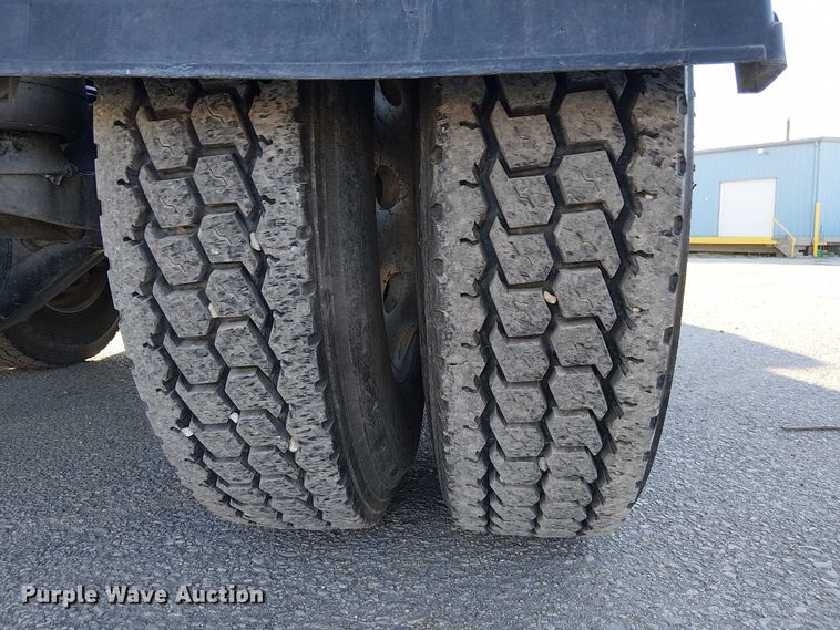 image for item DU3673 2023 Peterbilt 389 semi truck