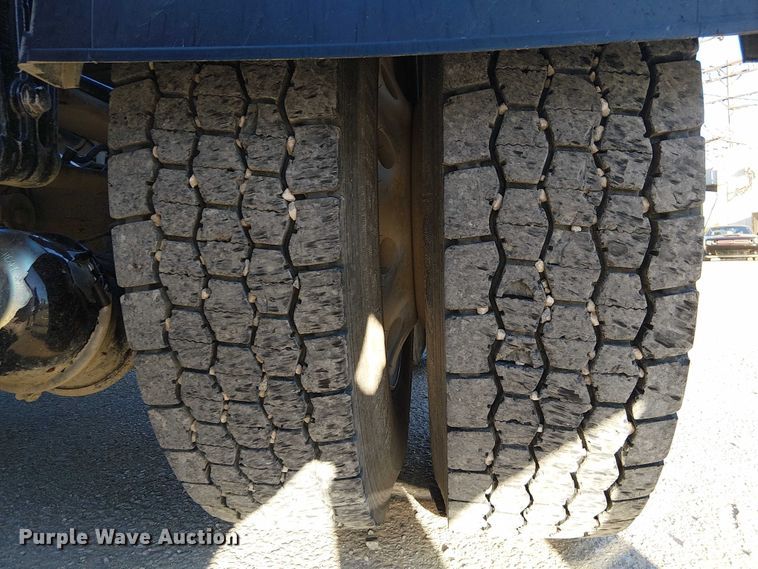 image for item DU3673 2023 Peterbilt 389 semi truck