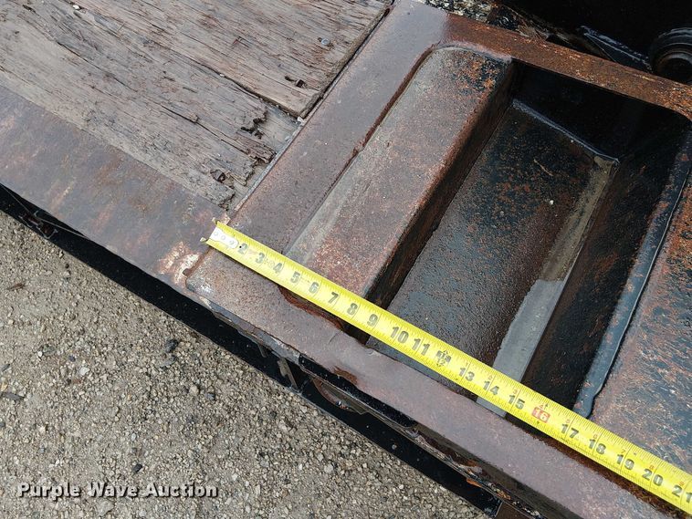 image for item DU3722 2016 Trail King TK110HDG lowboy equipment trailer