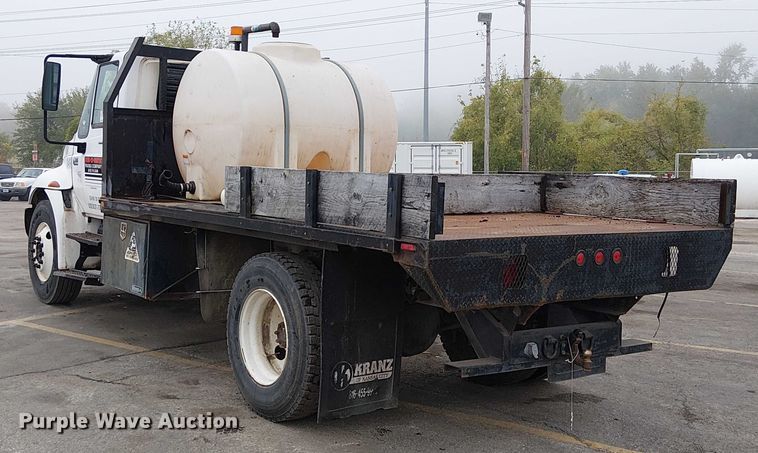 image for item DU3726 2004 International 4300 flatbed truck