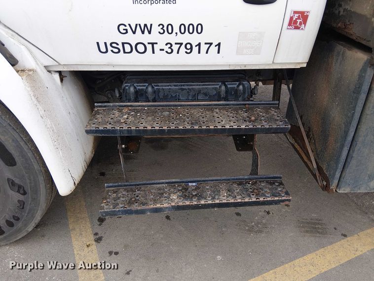 image for item DU3726 2004 International 4300 flatbed truck