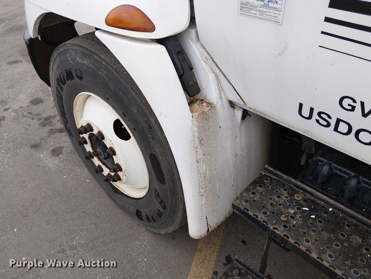 image for item DU3726 2004 International 4300 flatbed truck