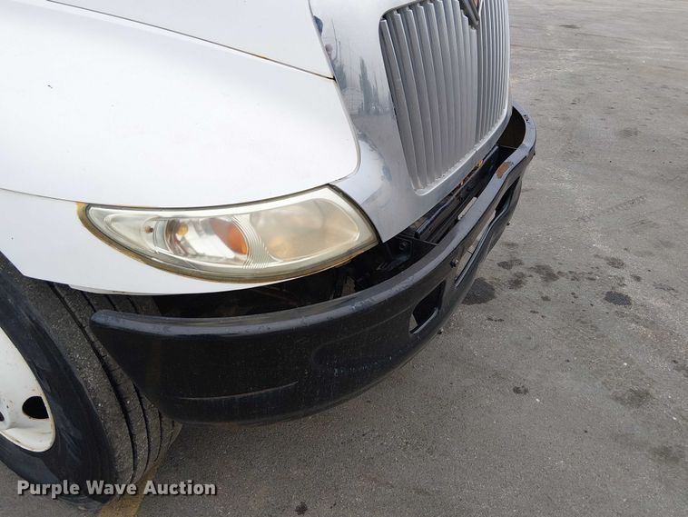 image for item DU3726 2004 International 4300 flatbed truck