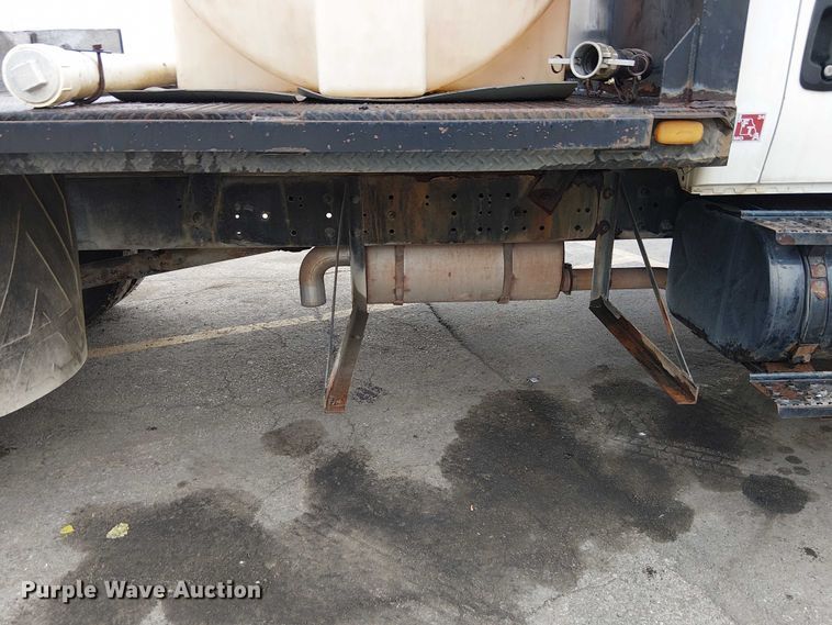 image for item DU3726 2004 International 4300 flatbed truck