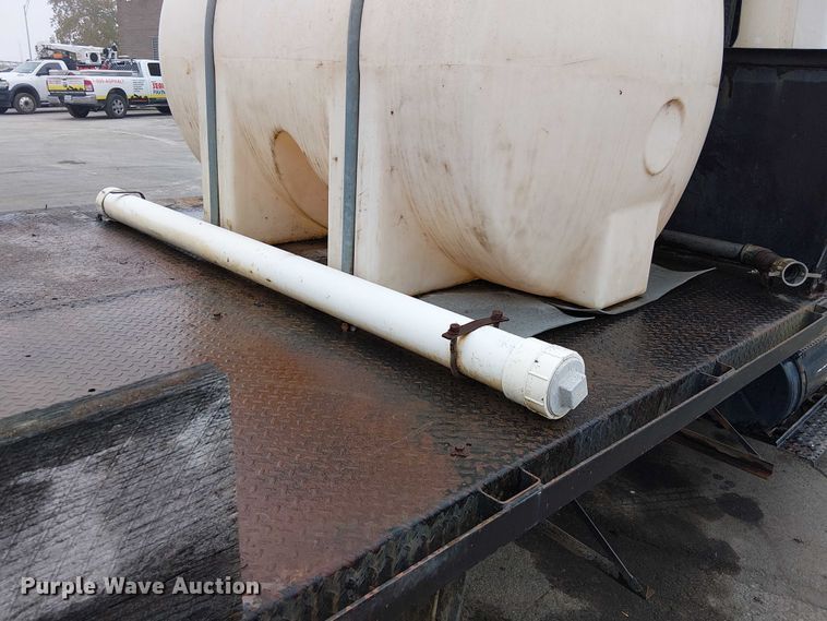 image for item DU3726 2004 International 4300 flatbed truck