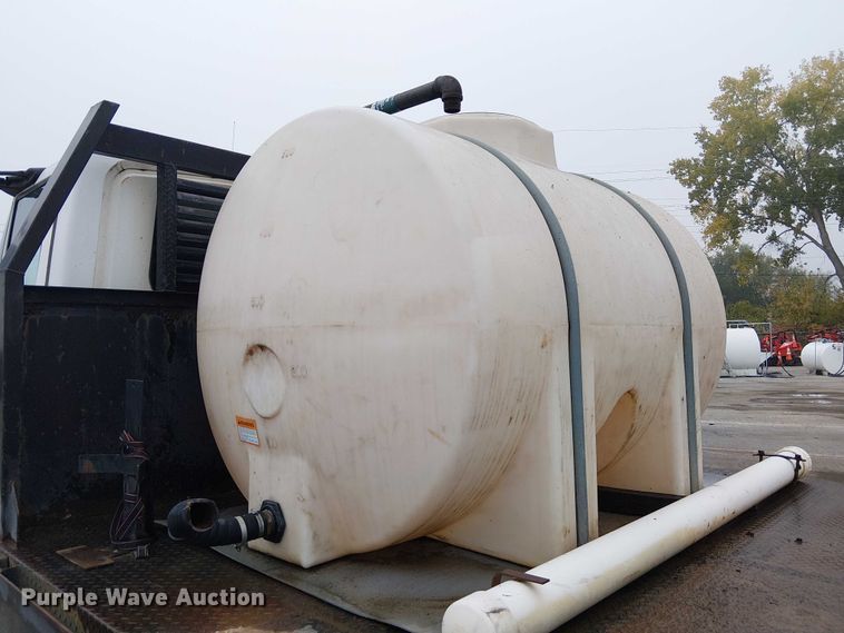 image for item DU3726 2004 International 4300 flatbed truck