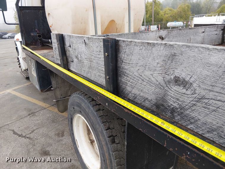 image for item DU3726 2004 International 4300 flatbed truck