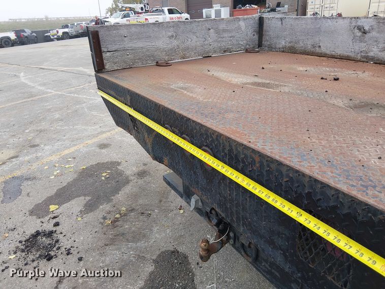 image for item DU3726 2004 International 4300 flatbed truck