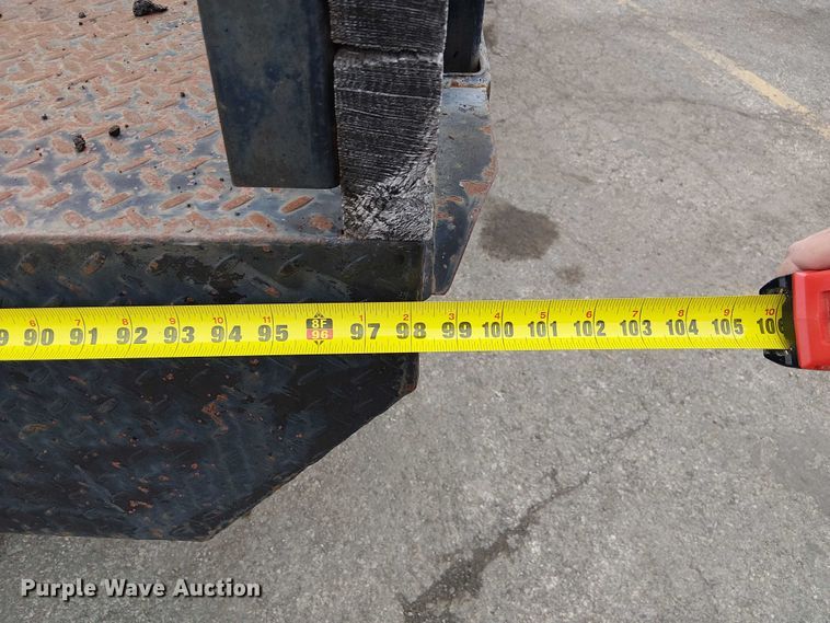 image for item DU3726 2004 International 4300 flatbed truck