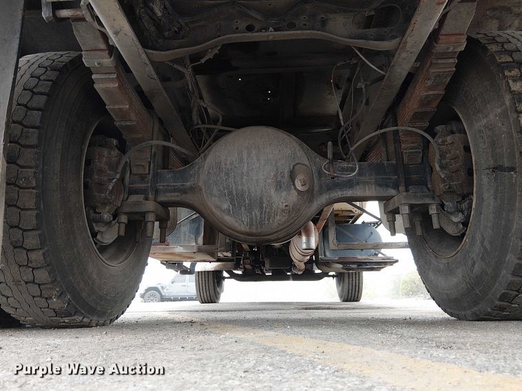 image for item DU3726 2004 International 4300 flatbed truck