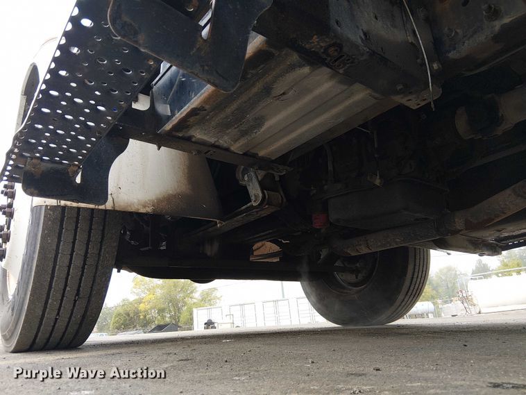 image for item DU3726 2004 International 4300 flatbed truck