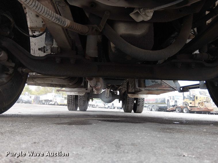 image for item DU3726 2004 International 4300 flatbed truck