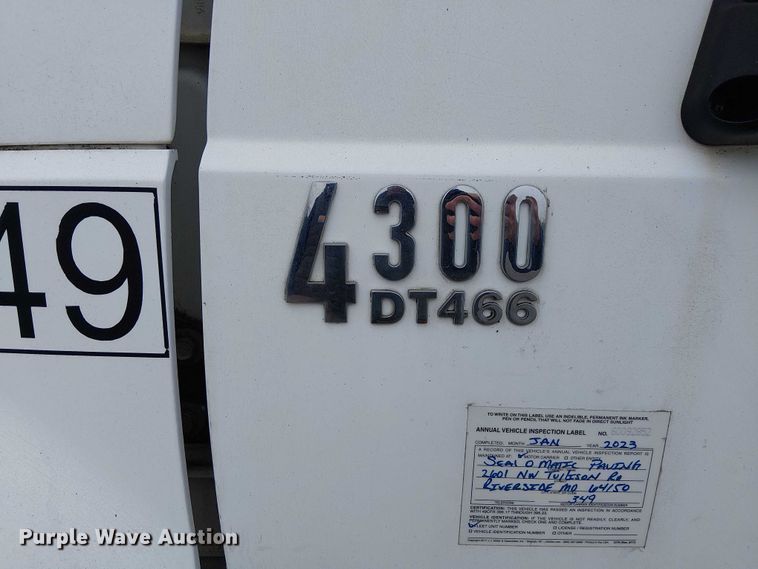 image for item DU3726 2004 International 4300 flatbed truck