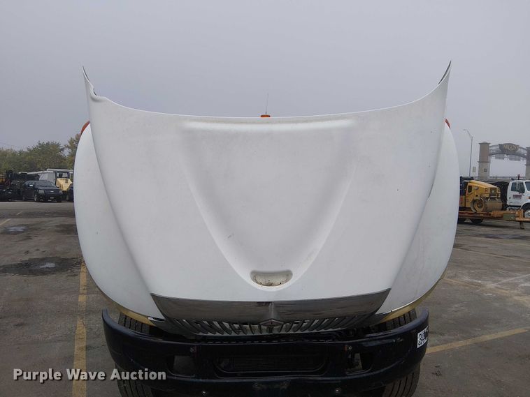 image for item DU3726 2004 International 4300 flatbed truck