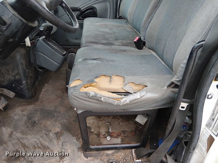 image for item DU3726 2004 International 4300 flatbed truck