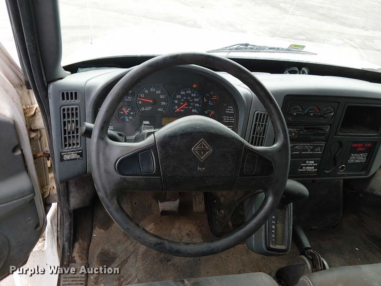 image for item DU3726 2004 International 4300 flatbed truck