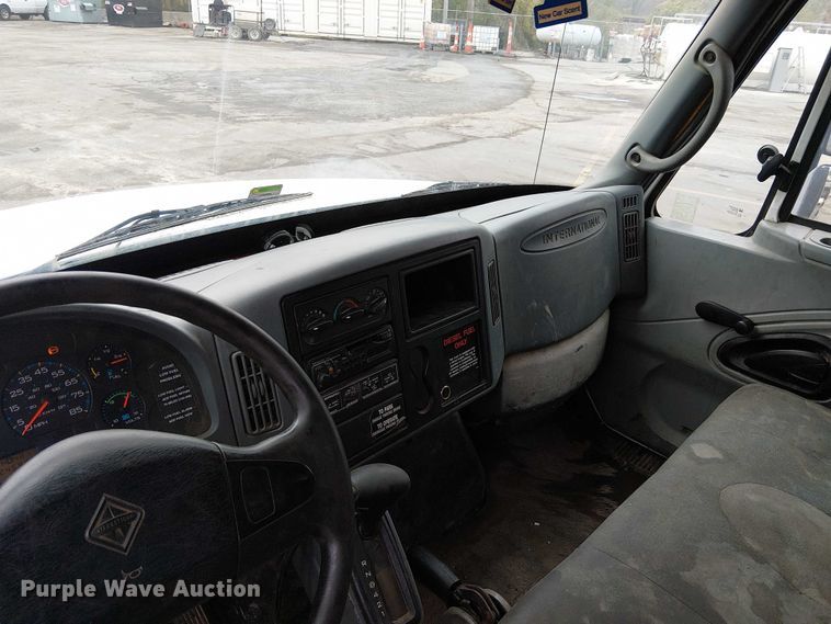 image for item DU3726 2004 International 4300 flatbed truck