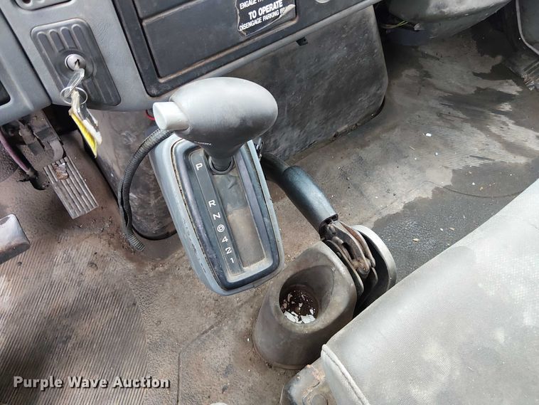 image for item DU3726 2004 International 4300 flatbed truck